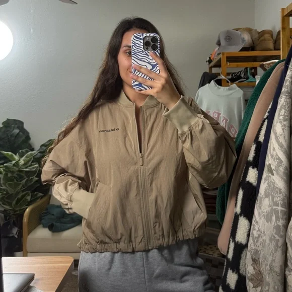 NWT Lululemon Lightweight Hem-Cinch Bomber Jacket Size XS - Picture 4 of 10